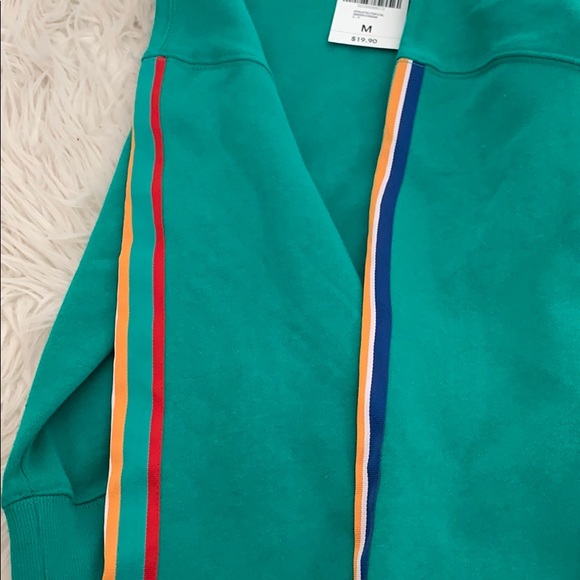 NEW WITH TAGS FOREVER 21 CREW NECK - Picture 3 of 4